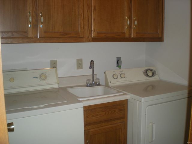 2924 Sioux Point, New Haven, IN 46774