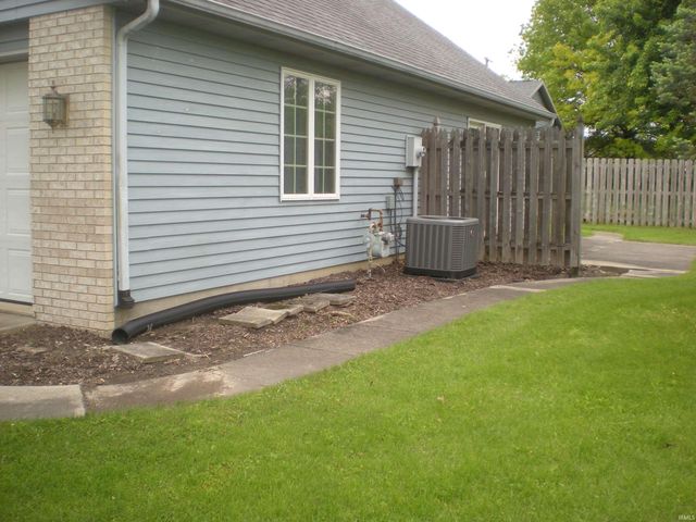 2924 Sioux Point, New Haven, IN 46774