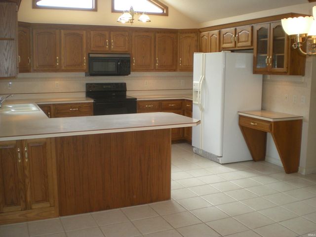 2924 Sioux Point, New Haven, IN 46774