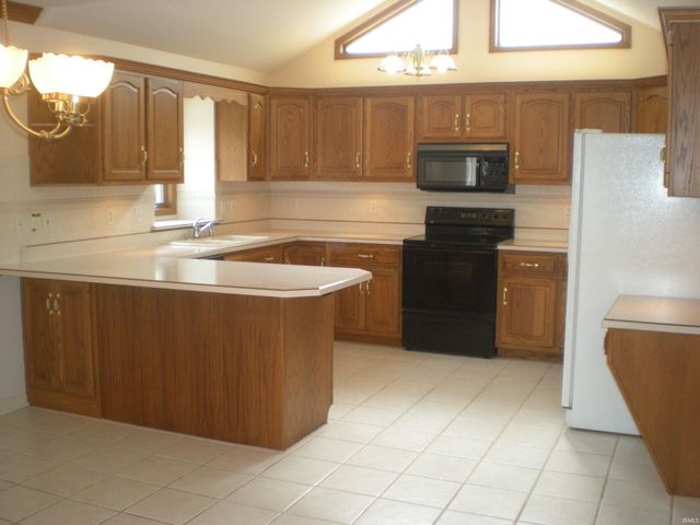 2924 Sioux Point, New Haven, IN 46774