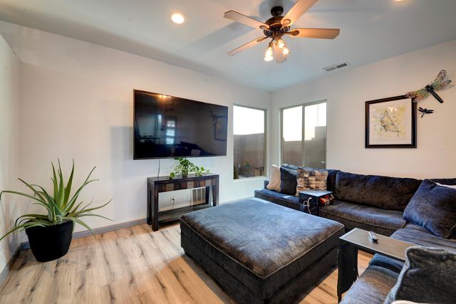 1012 25th Street SE, Rio Rancho, NM 87124