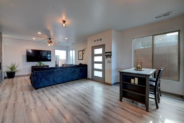 1012 25th Street SE, Rio Rancho, NM 87124