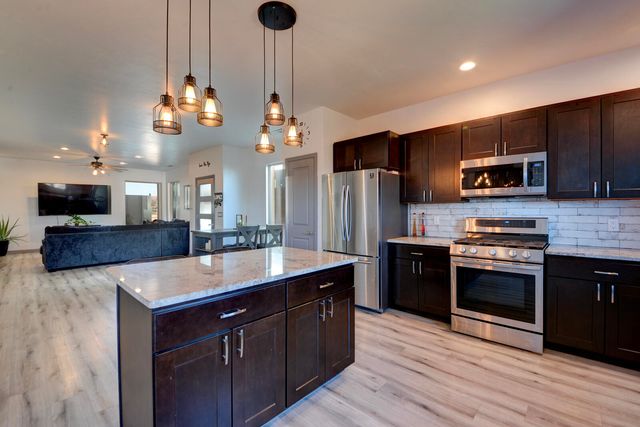 1012 25th Street SE, Rio Rancho, NM 87124