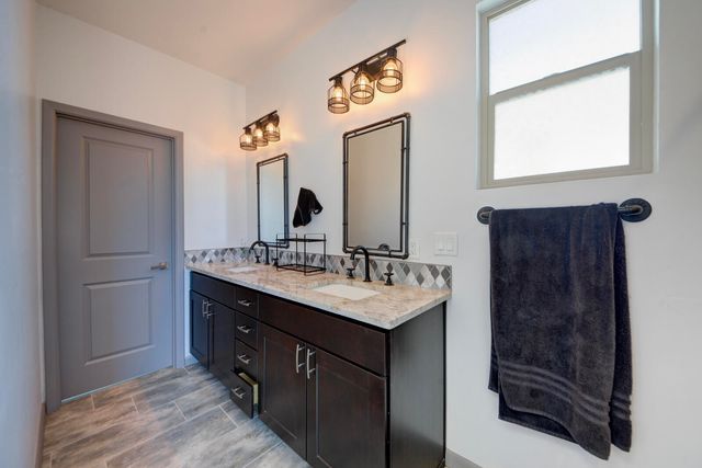 1012 25th Street SE, Rio Rancho, NM 87124