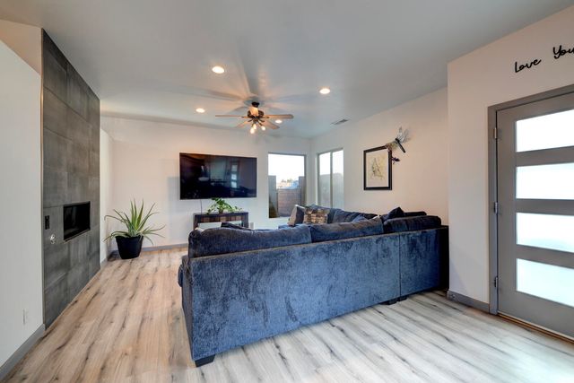 1012 25th Street SE, Rio Rancho, NM 87124