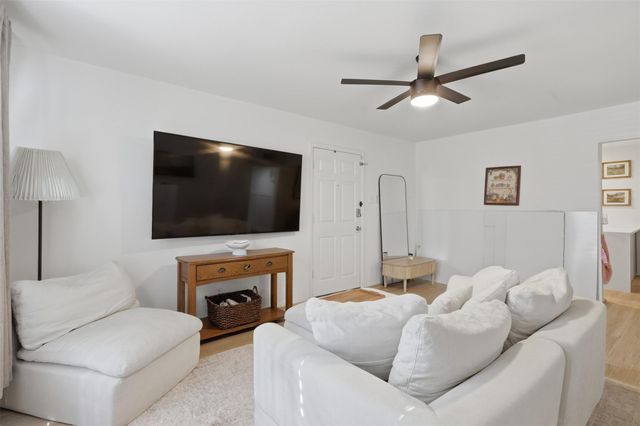 4040 San Felipe Street 102, Houston, TX 77027