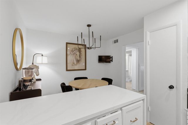 4040 San Felipe Street 102, Houston, TX 77027