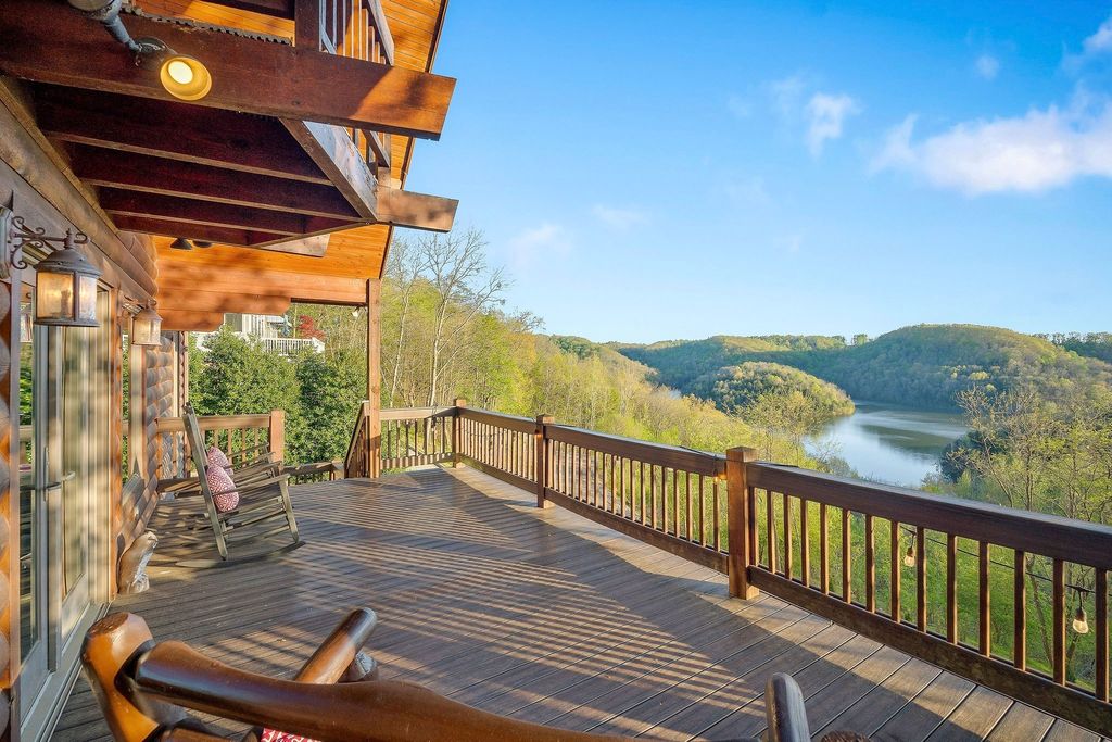 245 Nadia Ln, Smithville, TN 37166