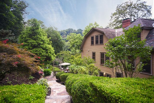 809 Blackburn Rd, Sewickley Heights, PA 15143