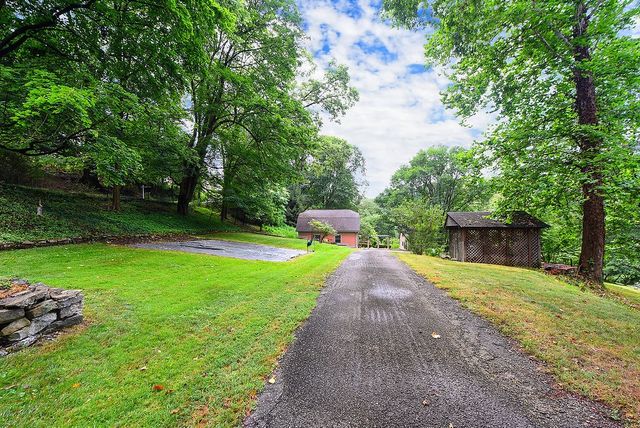 809 Blackburn Rd, Sewickley Heights, PA 15143