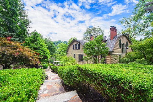 809 Blackburn Rd, Sewickley Heights, PA 15143