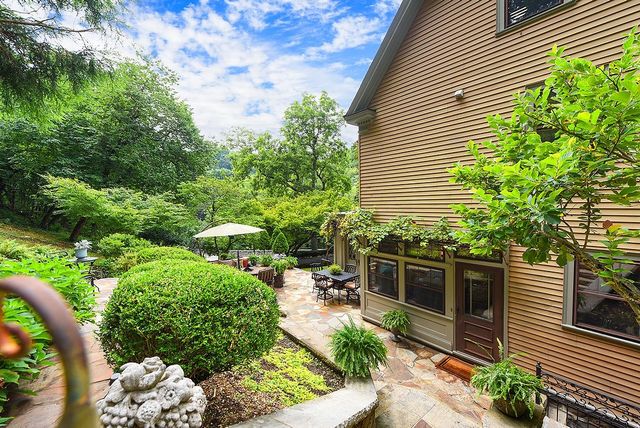 809 Blackburn Rd, Sewickley Heights, PA 15143