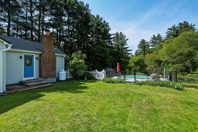 460 State St, Belchertown, MA 01007