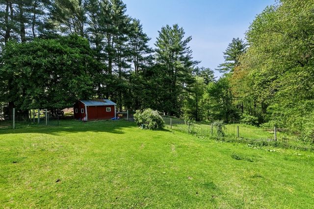 460 State St, Belchertown, MA 01007