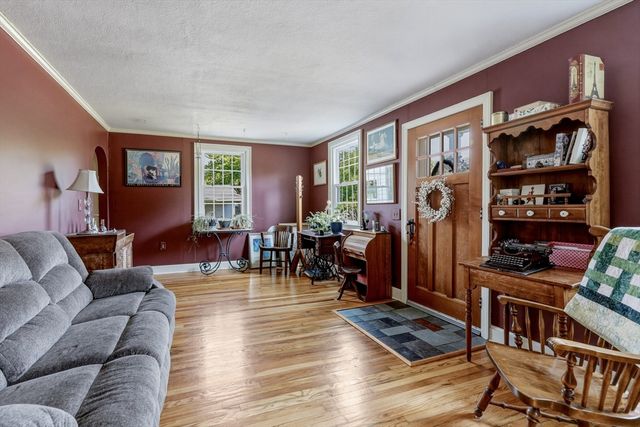 460 State St, Belchertown, MA 01007