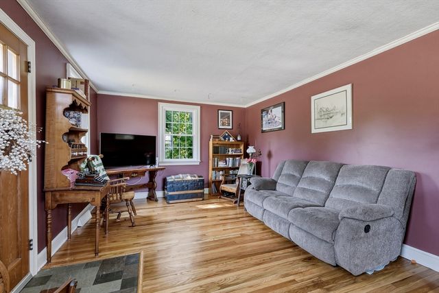 460 State St, Belchertown, MA 01007