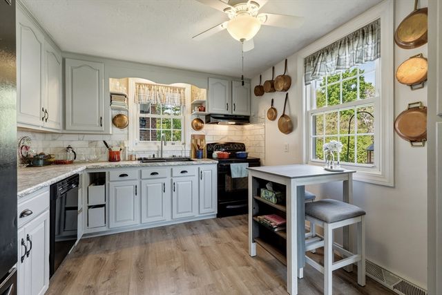 460 State St, Belchertown, MA 01007