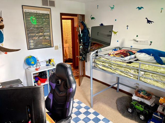 66 Holiday Drive, Clinton, IL 61727