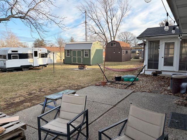 66 Holiday Drive, Clinton, IL 61727