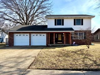 66 Holiday Drive, Clinton, IL 61727