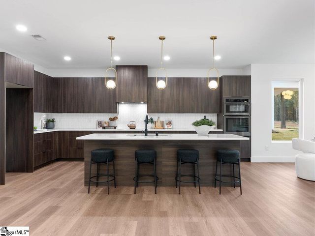 2032 Blessed Drive, Inman, SC 29349