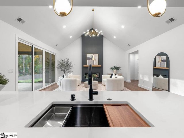 2032 Blessed Drive, Inman, SC 29349