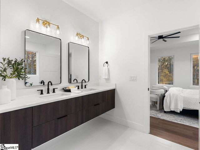 2032 Blessed Drive, Inman, SC 29349