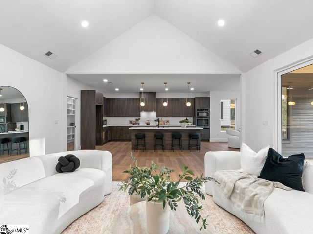 2032 Blessed Drive, Inman, SC 29349