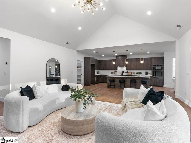 2032 Blessed Drive, Inman, SC 29349