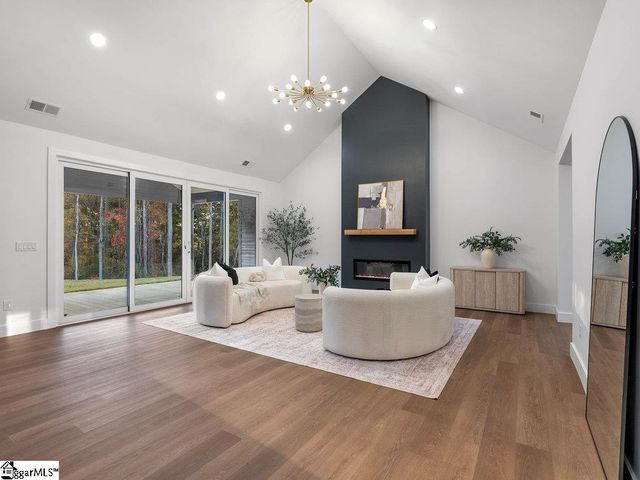 2032 Blessed Drive, Inman, SC 29349