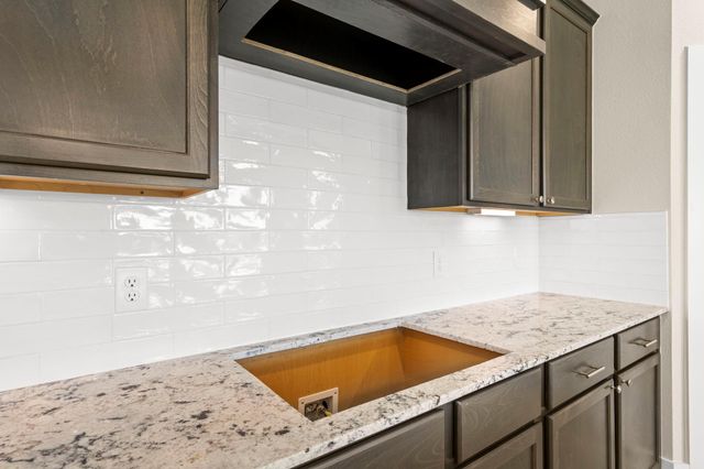 4526 Breezewood Drive, Rosenberg, TX 77471
