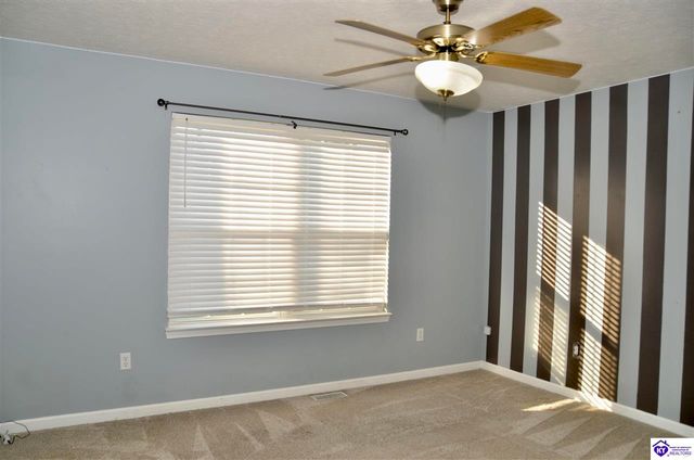 67 Minks Court, Vine Grove, KY 40175