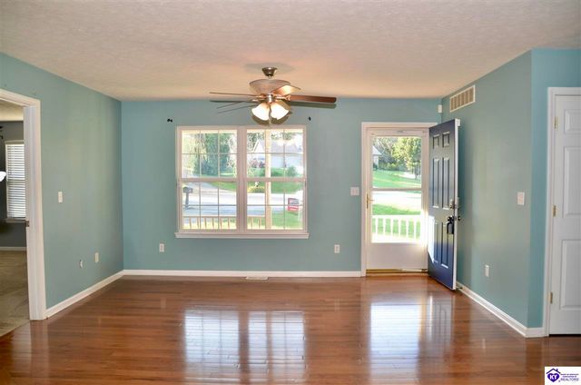 67 Minks Court, Vine Grove, KY 40175