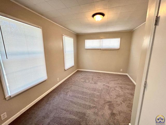 4828 SW 19th ST, Topeka, KS 66604