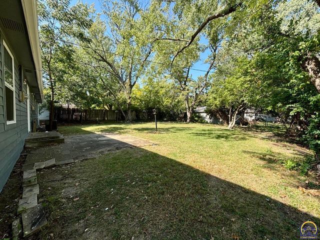 4828 SW 19th ST, Topeka, KS 66604