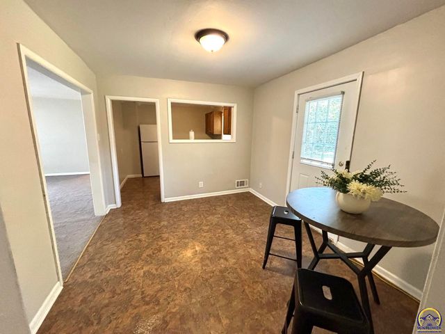 4828 SW 19th ST, Topeka, KS 66604