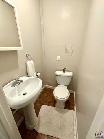 4828 SW 19th ST, Topeka, KS 66604