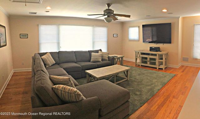 12 23rd Avenue, Seaside Park, NJ 08752
