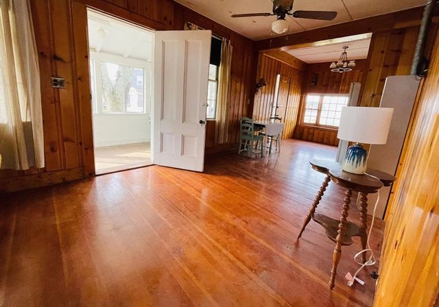 37 Lincoln Hwy, Wareham, MA 02571