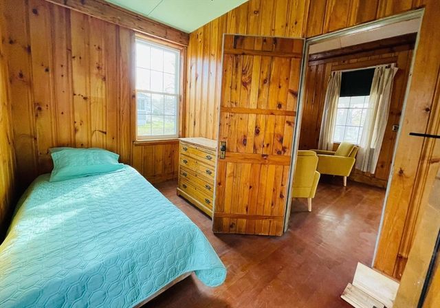 37 Lincoln Hwy, Wareham, MA 02571