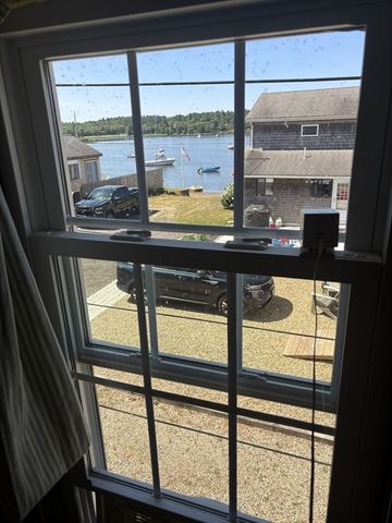 37 Lincoln Hwy, Wareham, MA 02571