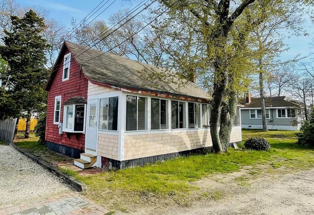 37 Lincoln Hwy, Wareham, MA 02571