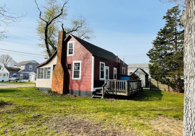 37 Lincoln Hwy, Wareham, MA 02571