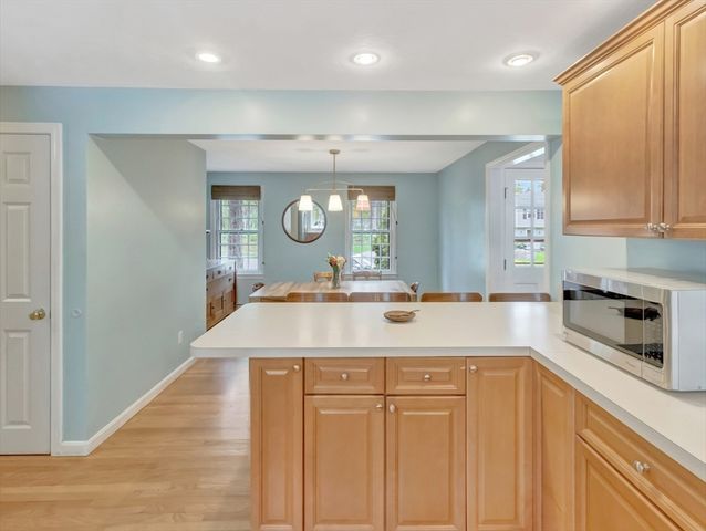 5 Juniper Dr, Mansfield, MA 02048