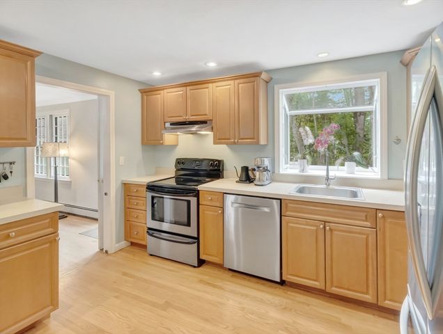 5 Juniper Dr, Mansfield, MA 02048