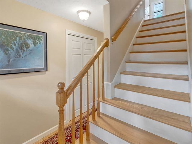 5 Juniper Dr, Mansfield, MA 02048