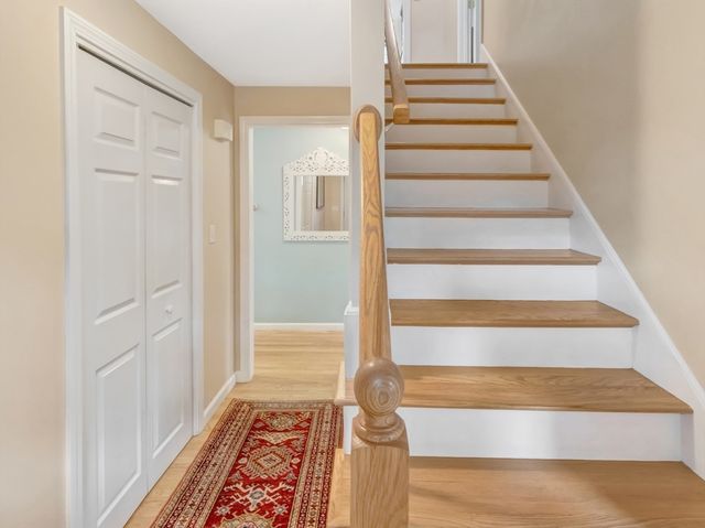 5 Juniper Dr, Mansfield, MA 02048
