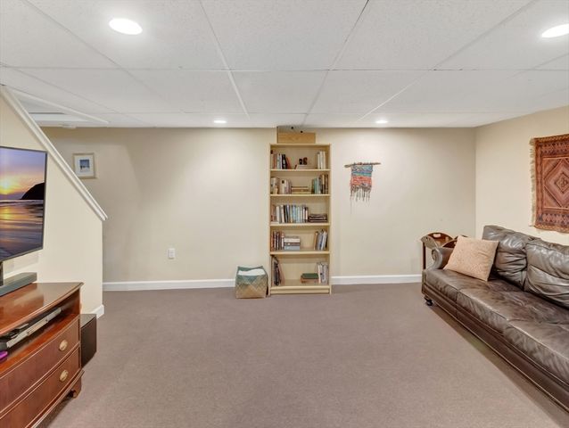 5 Juniper Dr, Mansfield, MA 02048