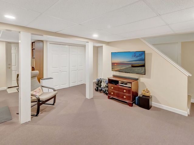 5 Juniper Dr, Mansfield, MA 02048
