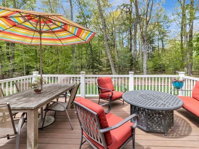 5 Juniper Dr, Mansfield, MA 02048